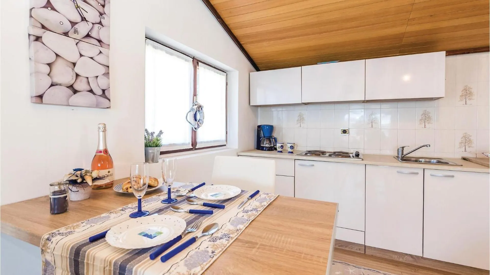 Gorgeous Apartment In Supetarska Draga With Wifi